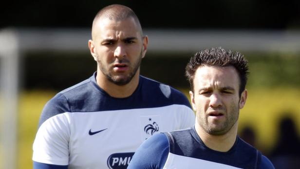 Karim Benzema behauptet, Mathieu Valbuena nur geholfen haben zu wollen.