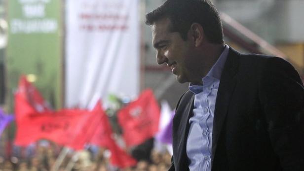 Der Wahlsieg scheint Syriza-Chef Tsipras morgen, Sonntag, schon sicher. Seine früher radikalen Töne hat er abgemildert, doch er fordert: Schuldenschnitt für Griechenland.