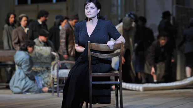 hires-Norma_Probenfoto_Cecilia_Bartoli_Mitglieder_des_Coro_della_Radiotelevisione_Svizzera_c_Hans_Joerg_Michel.jpg