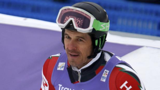 Kilian Albrecht of Bulgaria reacts after competing in men&#039;s slalom race at the Alpine Skiing World Championships in Garmisch-Partenkirchen February 20, 2011. REUTERS/Michael Leckel (GERMANY - Tags: SPORT SKIING)