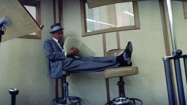 „The Voice“ galt als One-Take-Wonder: Zumeist saß die erste Aufnahme ähnlich perfekt wie seine Anzüge saß (Bild: „Guys and Dolls“, 1964)