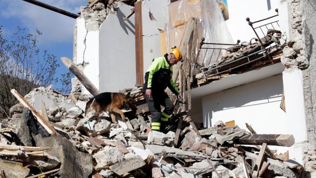 Eingestürztes Haus in Borgo Sant&#039;Antonio nahe Visso.