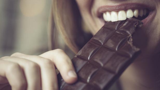 VKI findet Schadstoffe in Schokolade.