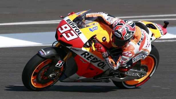 Honda MotoGP rider Marc Marquez of Spain leans coming out of a turn during practice for the Indianapolis Grand Prix in Indianapolis August 17, 2013. REUTERS/Brent Smith (UNITED STATES - Tags: SPORT MOTORSPORT)