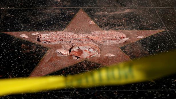 Donald Trump&#039;s star on the Hollywood Walk of Fame is seen after it was vandalized in Los Angeles, California U.S., October 26, 2016. REUTERS/Mario Anzuoni