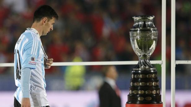 Lionel Messi tat sich gegen die starken Chilenen nicht leicht - und steht erneut mit leeren Händen da.