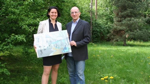 Bezirkschefin Veronika Mickel-Göttfert schlägt eine offene, naturverbundene Gartengestaltung vor.