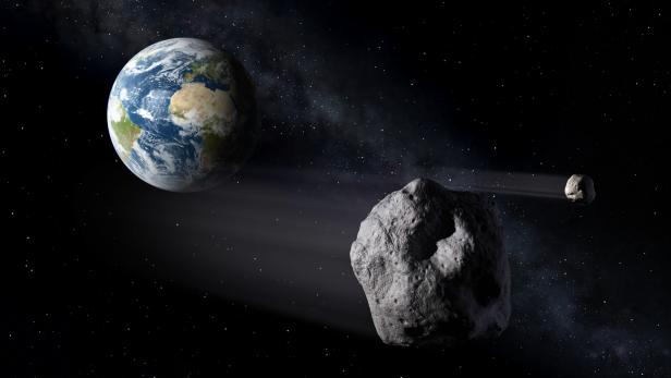 Asteroid raste an Erde vorbei