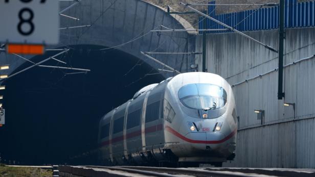 epa03647610 An ICE of the German Railways leaves a tunnel near Niedernhausen, Germany, 02 April 2013. An ICE got stuck in a tunnel between Frankfurt and Cologne with 450 passengers. According to first presumptions a bird had flown into the tunnel and caused a short circuit. The passengers had to wait four hours in the train before the could change onto another train. EPA/ARNE DEDERT