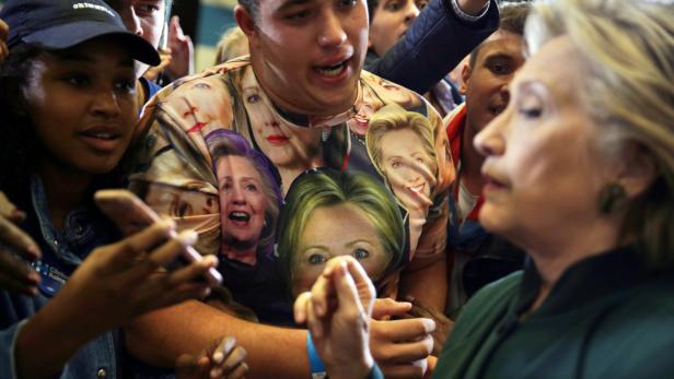 Clinton-Fans umringen ihr Idol