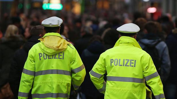 Polizei auf einem Weihnachtsmarkt in Köln: Die Exekutive will sichtbar für Sicherheit sorgen.