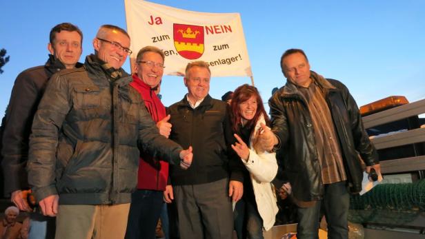 Demo in Bruckneudorf mit LH Niessl.