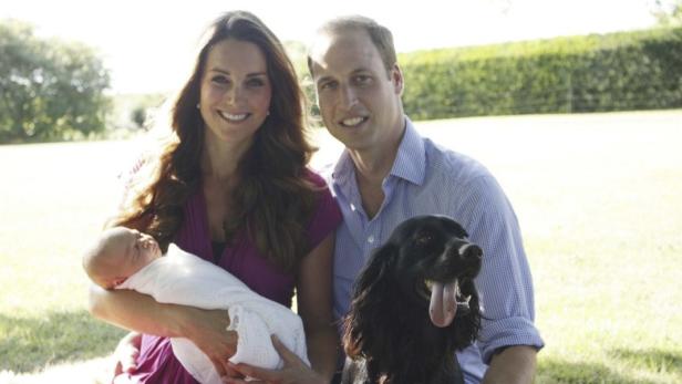 REFILE - CAPTION CLARIFICATION ON POSITION OF PETS ATTENTION EDITORS: THIS IMAGE IS EMBARGOED UNTIL 2301 GMT AUGUST 19, 2013 Britain&#039;s Prince William and his wife Catherine, Duchess of Cambridge, pose in the garden of the Middleton family home in Bucklebury, southern England, with their son Prince George, cocker spaniel Lupo (R) and Middleton family pet Tilly, in this undated photograph released in London August 19, 2013. REUTERS/Michael Middleton/The Duke and Duchess of Cambridge/Handout via Reuters (BRITAIN - Tags: ROYALS ENTERTAINMENT SOCIETY ANIMALS) NO COMMERCIAL OR BOOK SALES. FOR EDITORIAL USE ONLY. NOT FOR SALE FOR MARKETING OR ADVERTISING CAMPAIGNS. THIS IMAGE HAS BEEN SUPPLIED BY A THIRD PARTY. IT IS DISTRIBUTED, EXACTLY AS RECEIVED BY REUTERS, AS A SERVICE TO CLIENTS. NO THIRD PARTY SALES. NOT FOR USE BY REUTERS THIRD PARTY DISTRIBUTORS. TEMPLATE OUT