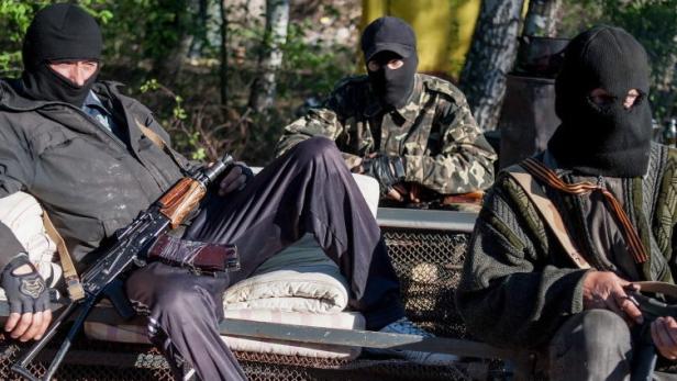 Pro-russische Milizionäre im Donbas. Russland sieht im bewaffneten Aufstand eine legitime Unmutsbekundung, Kiew bewertet ihn als von Russland betriebenen Terrorismus.