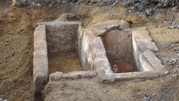 1700 Jahre altes Römergrab bei Badner Bahn entdeckt