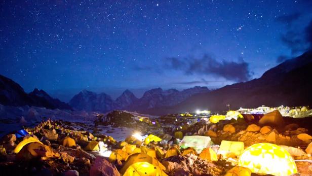Atemberaubendes Everest-Zeitraffervideo