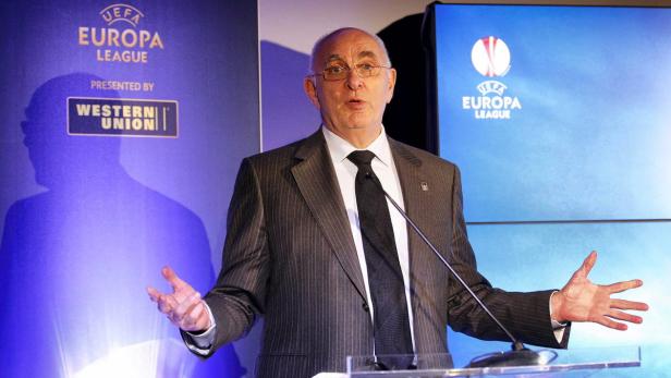 Der Niederländer Michael van Praag verkündete am Montag seine Kandidatur für das Amt des FIFA-Präsidenten.