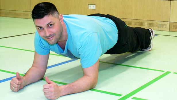 Sportlehrer Daniel Malik hat mit seiner „Plank-Challenge“ mehr als 500.000 Menschen motiviert.