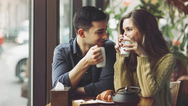 Erste Dates bei Kaffee und Kuchen? Lieber nicht!