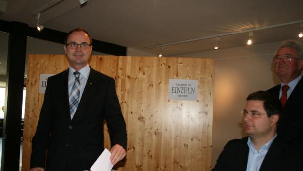 Franz Steind bei der Stimmabgabe in Purbach