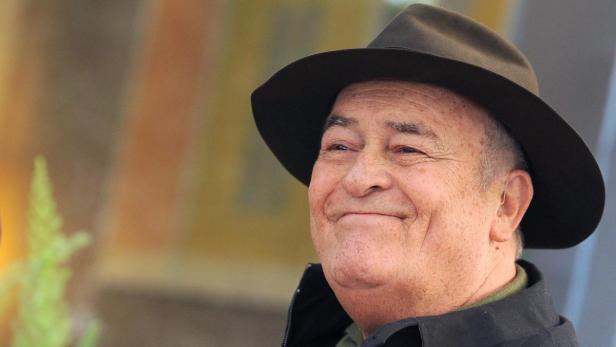 epa03801948 (FILE) A file picture dated 18 October 2012 shows Italian director Bernardo Bertolucci posing during a photocall for his movie &#039;Io e Te&#039; (Me and You) in Rome, Italy. The Venice International Film Festival announced on 24 July 2013 that Bertolucci will chair the International Jury for the competition of the Venice Film Festival, which will award the Golden Lion and other official prizes. The 70th Venice Film Festival will take place from 28 August to 07 September. EPA/ETTORE FERRARI