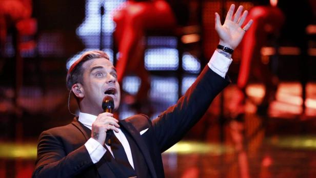 Robbie Williams bietet live nicht nur Swing-Cover, sondern auch seine Pop-Hits in Swing-Arrangements