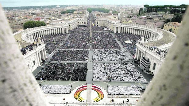 Die Heiligsprechung von Johannes Paul II. und Johannes XXIII. erfolgte vor Hunderttausenden Menschen auf dem Petersplatz.