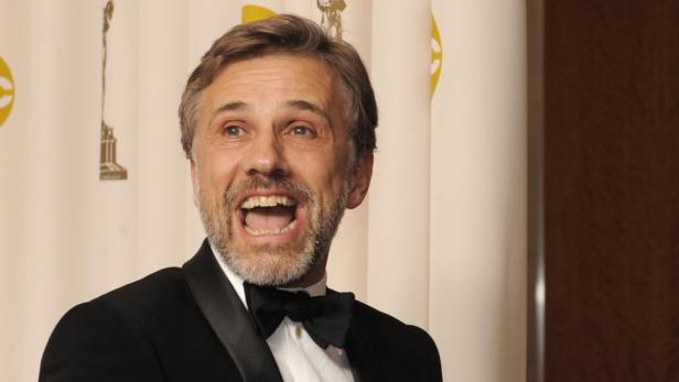 epa02070190 Austrian actor Christoph Waltz poses with his Oscar in the press room at the 82nd Annual Academy Awards at the Kodak Theater in Hollywood, California, USA 07 March 2010. Waltz won for Best Supporting Actor for &#039;Inglorious Basterds&#039;. The Oscars are awards presented for outstanding individual or collective efforts in up to 25 categories in filmmaking. EPA/PAUL BUCK