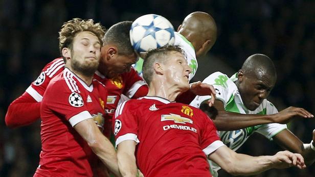 Manchester United gewann daheim gegen Wolfsburg 2:1 und muss wieder siegen, um sicher aufzusteigen.