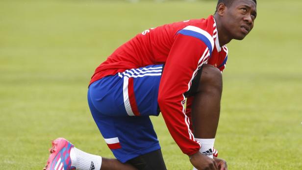 Bayern München „Er ist ein totaler Spieler. Er ist einer der wichtigsten Spieler für Bayern München“, sagte der Trainer Pep Guardiola zuletzt im Trainingslager in Katar über David Alaba. Nach seiner Verletzung muss sich Österreichs Fußballer des Jahres aber erst wieder seinen Stammplatz erarbeiten, saß zuletzt gegen Bochum einen Stunde auf der Bank und wird das wohl auch am Freitag gegen Wolfsburg tun. „Ich bin noch nicht bei 100 Prozent, aber bereits auf einem sehr guten Weg“, sagte der Teamspieler.