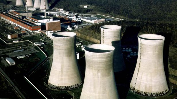 APA3771497-2 - 16032011 - MOCHOVCE - SLOWAKEI: ZU APA-TEXT CA - THEMENBILD: Luftbildaufnahme des Atomkraftwerkes Mochovce in der Slowakei (undatiertes Archivbild). Die weitere Nutzung der Kernenergie wird nach der Erdbeben/Tsunami-Katastrophe in Japan, von der vor allem das Atomkraftwerk Fukushima betroffen ist, weltweit diskutiert. APA-FOTO: S.E.
