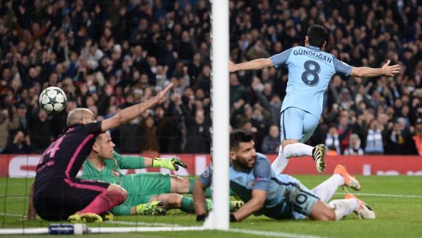 Ilkay Gündoğan jubelt nach einem Tor für Manchester City.