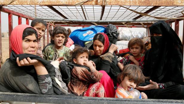 Irakische Frauen und Kinder auf der Flucht vor dem IS.