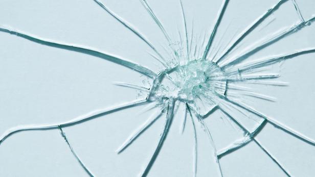 broken glass texture close up… Symbolbild