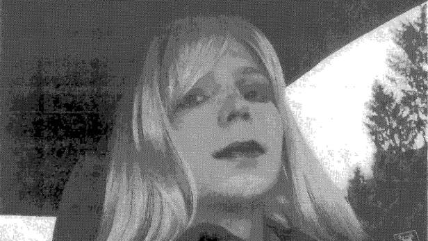 U.S. Army Private First Class Bradley Manning, the U.S. soldier convicted of giving classified state documents to WikiLeaks, is pictured dressed as a woman in this 2010 photograph obtained on August 14, 2013. Manning, sentenced for leaking classified U.S. documents, said in an August 23, 2013 statement read on NBC News that he is female and wants to live as a woman named Chelsea. REUTERS/U.S. Army/Handout (UNITED STATES - Tags: POLITICS MILITARY CRIME LAW) ATTENTION EDITORS ñ THIS IMAGE WAS PROVIDED BY A THIRD PARTY. FOR EDITORIAL USE ONLY. NOT FOR SALE FOR MARKETING OR ADVERTISING CAMPAIGNS. THIS PICTURE IS DISTRIBUTED EXACTLY AS RECEIVED BY REUTERS, AS A SERVICE TO CLIENTS