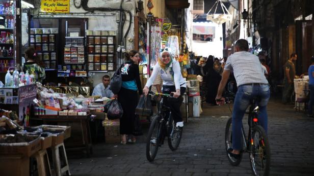 Das Leben in Damaskus nimmt seinen Lauf für all jene, die auf Linie sind oder nicht aufbegehren – Kritik ist aber gefährlich.