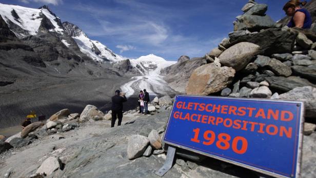 Obwohl auch hier das Eis kontinuierilch wegschmilzt, ist die Pasterze nach wie vor der größte heimische Gletscher. Im Jahr 1980 lag der Gletscherstand noch viel tiefer. (Archivbild aus 2011)