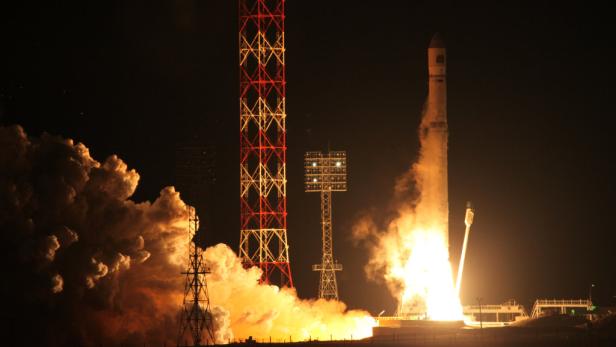 Russischer Satellit stürzt auf Hausdach