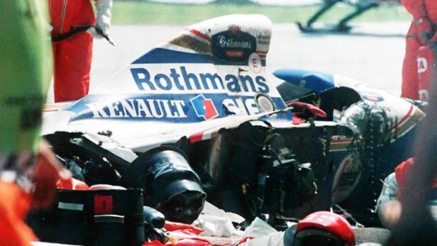 Ein beschädigter Williams-Renault Formel-1-Wagen nach einem Unfall.