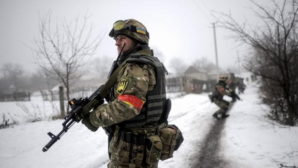 Ein ukrainischer Soldat in der umkämpften Stadt Lugansk.