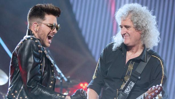 Adam Lambert (li.) mit Gitarrist Brian May