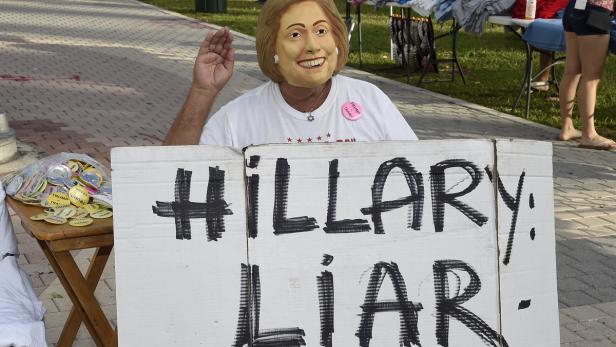 Die US-Amerikaner scheinen Hillary Clinton nicht so recht über den Weg zu trauen