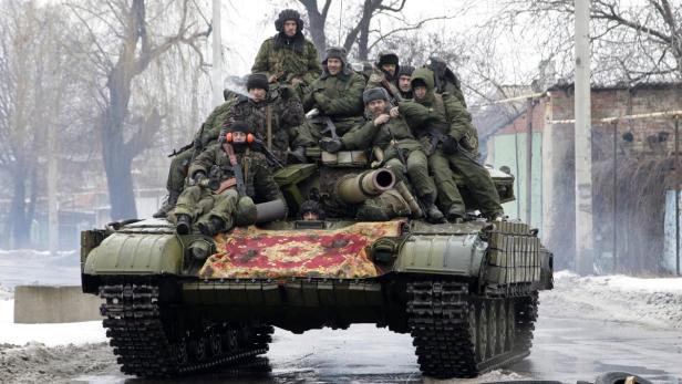 Separatisten in Donezk - die Armee ist materiell unterlegen.