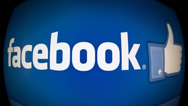 Das Facebook-Logo mit dem „Daumen hoch“-Symbol auf blauem Hintergrund.