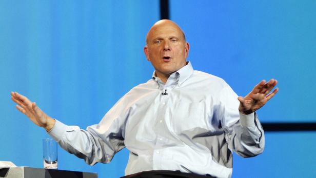 epa03834544 (FILE) A file photo dated 09 January 2012 shows Microsoft CEO Steve Ballmer speaking at the International Consumer Electronics Show (CES) in Las Vegas, Nevada, USA. Microsoft on 23 August 2013 announced that Ballmer plans to retire from his office within the next 12 months. EPA/DAN GLUSKOTER *** Local Caption *** 50739402