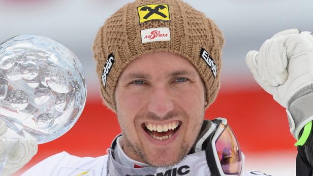 Eine Kugel durfte Hirscher am Samstag schon in die Höhe stemmen - die für den Sieg in der Riesentorlauf-Wertung.