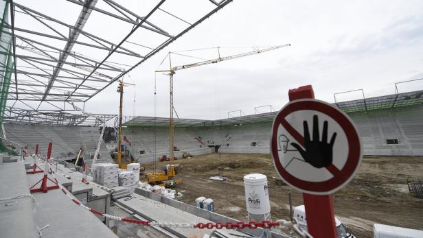 Das neue Allianz Stadion von Rapid Wien in Hütteldorf nimmt Form an.Nachdem im November der Rohbau fertiggestellt worden ist, fehlen nun noch der Dachausbau, die Innenausstattung und natürlich der Rasen.