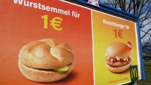 Wurstsemmel vs. Burger - Plakatstelle Innsbruck - Aushang 10. März 2013 (c: morscher wolfgang)
