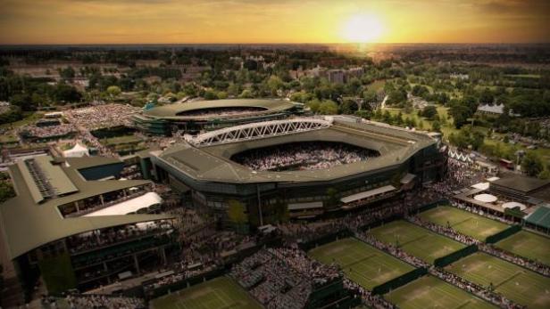 Die Spielstätten des All England Lawn Tennis &amp; Croquet Club - so heißt der Veranstalter - in Wimbledon im Süden Londons. Die Sonne steht im Westen. (c: slazenger)