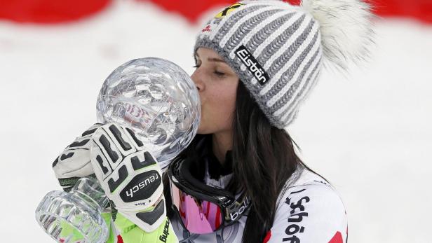 Mit ihren 25 Jahren hat Anna Fenninger bereits alles gewonnen, was es im alpinen Skisport zu erreichen gibt. Die Salzburgerin sicherte sich in der vergangenen Saison zum zweiten Mal en suite den Gesamtweltcup. Sie ist damit erst die dritte Österreicherin neben Annemarie Moser-Pröll (6) und Petra Kronberger (3), die mehr als einmal die große Kugel geholt hat.